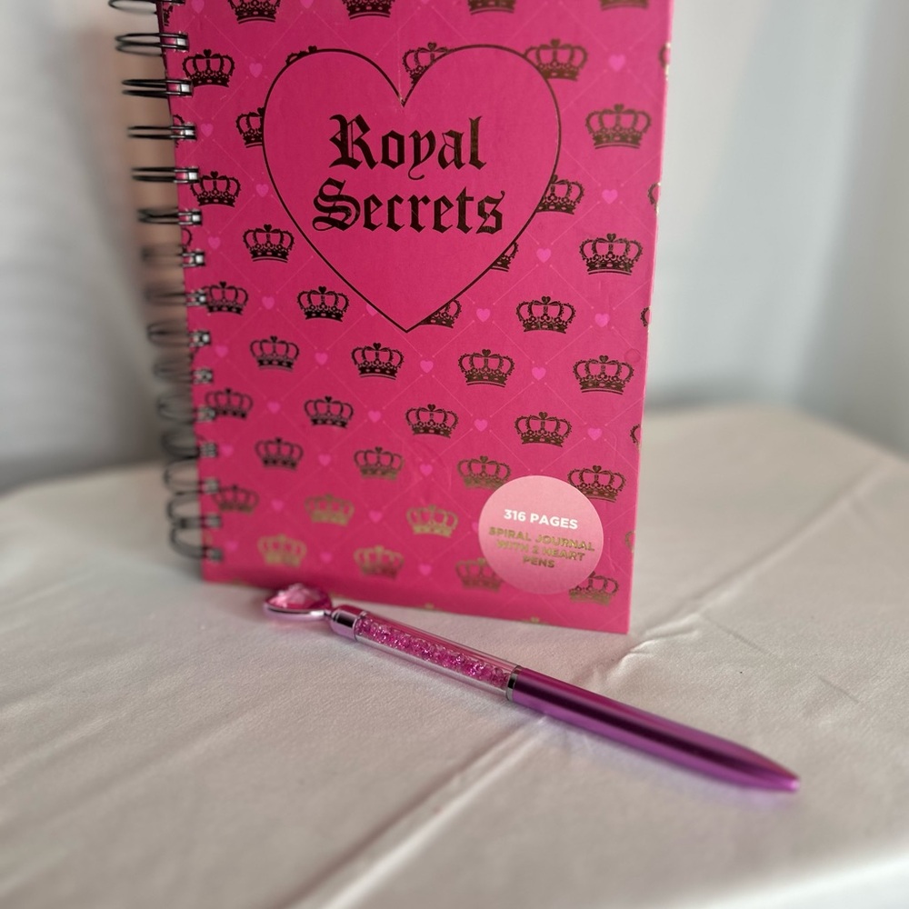💖NWT Juicy Couture “Royal Secrets” Spiral Notebook with Pen